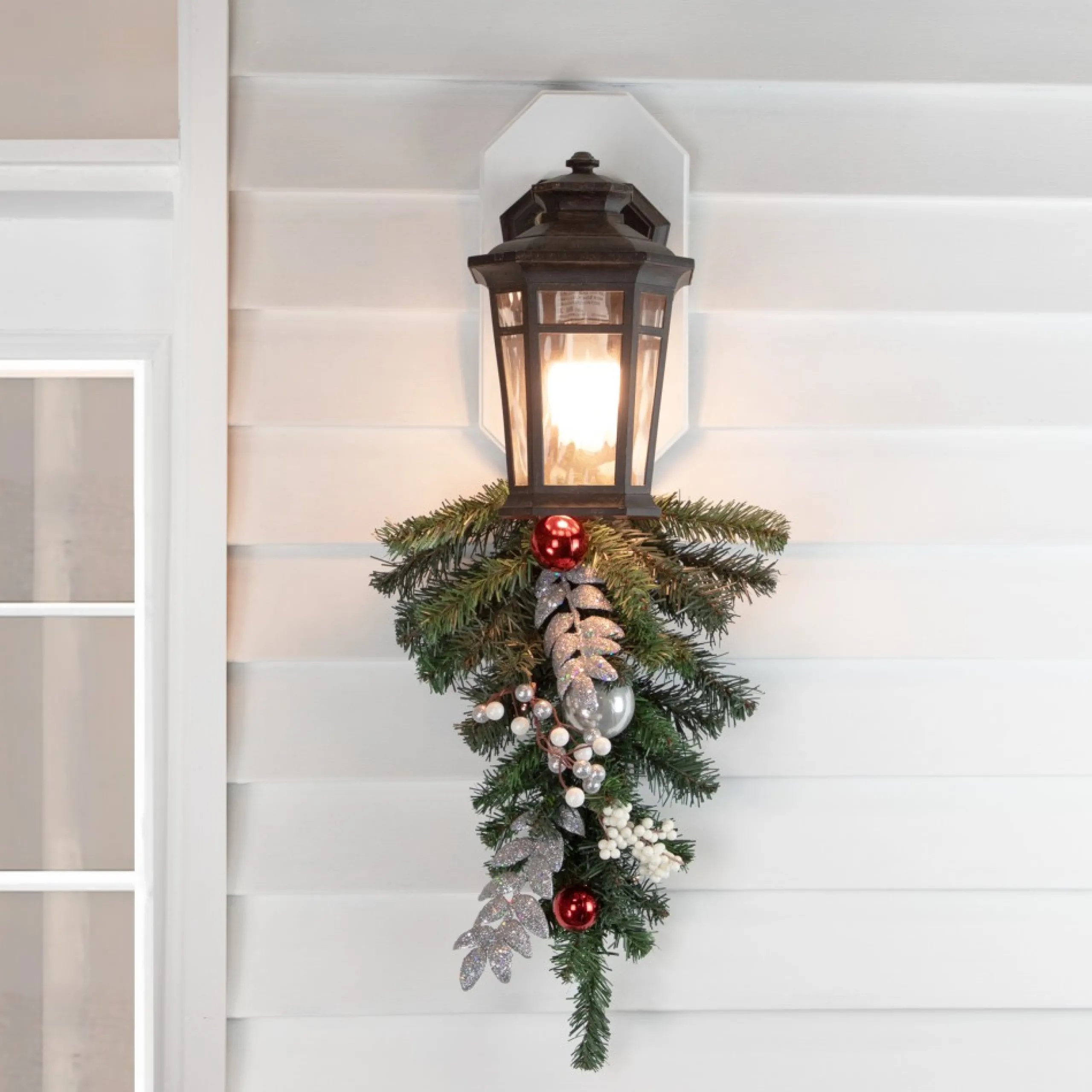 Pre-Lit Teardrops*Northlight 20" Pre-Lit Decorated Green Pine Artificial Teardrop Christmas Swag, Cool White Led Lights