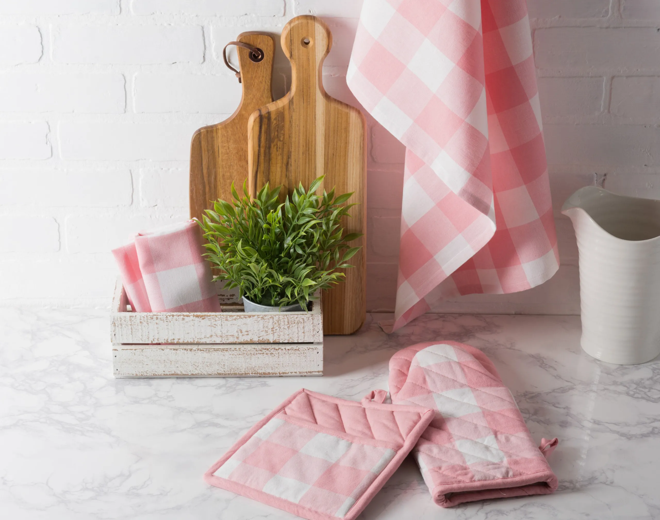 Contemporary Home Living Set Of 3 Pale Pink And White Buffalo Checkered Rectangular Dishtowels 30"